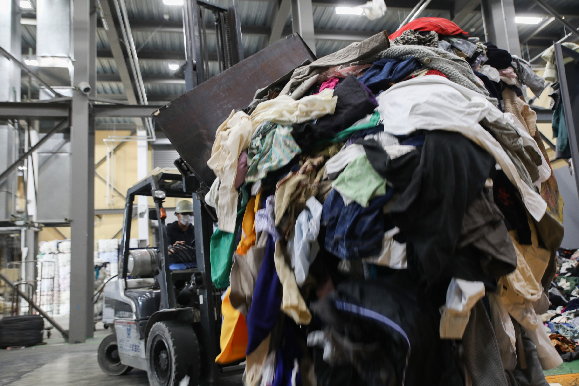 循環する服 繊維リサイクルの現場に潜入 ナカノ株式会社